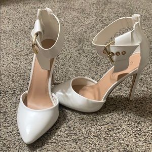 Shoedazzle White heels
